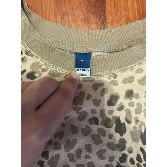 Old Navy Animal Print Sweater. size medium. - Picture 6 of 9